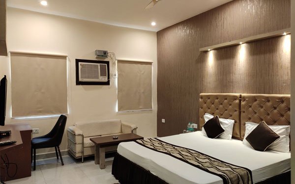 Hotels Near Lucknow Airport