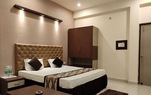 Hotels Near Raebareli Road Lucknow